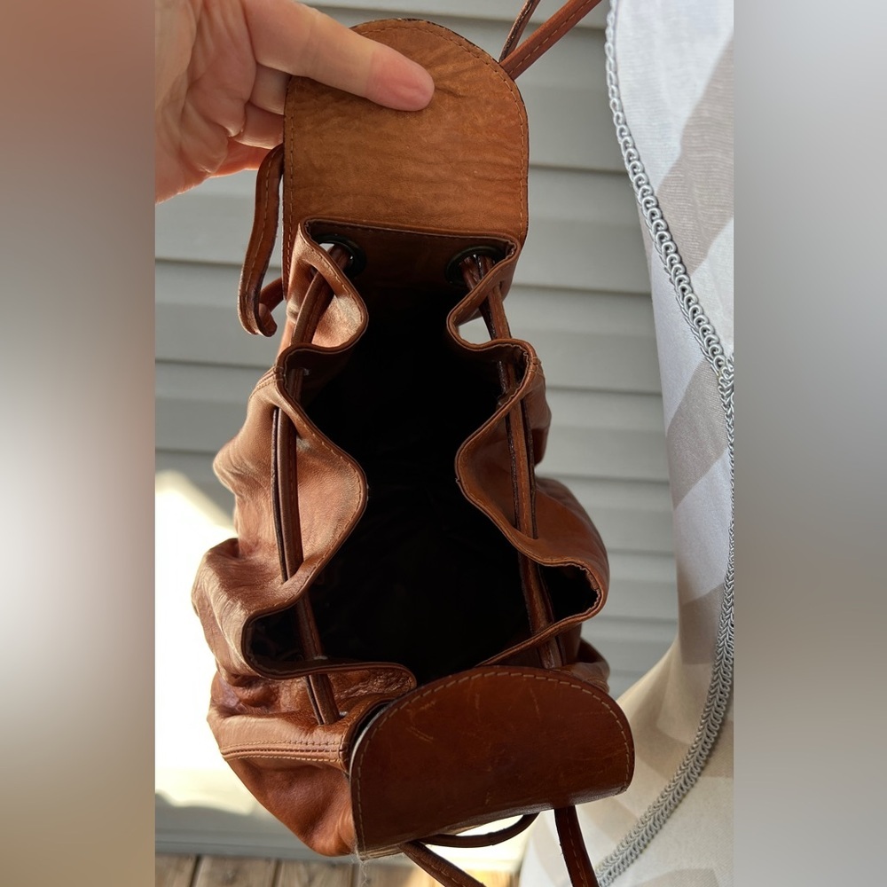 Vintage Strawbridge & Clothier leather drawstring bucket bag cognac ITALY ๐ฎ๐น - Picture 13 of 14